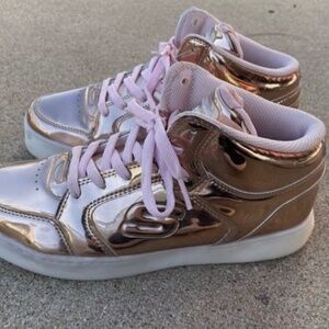New Sketchers Energy light size 7.5  woman, it lights in the white part of shoes